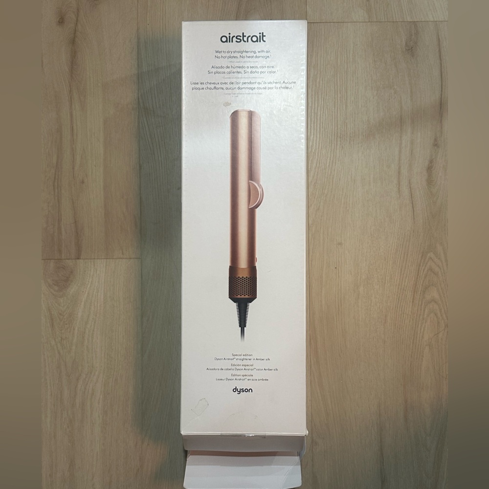 Dyson Airstrait Limited Edition with Rubber Mat and Beauty Box